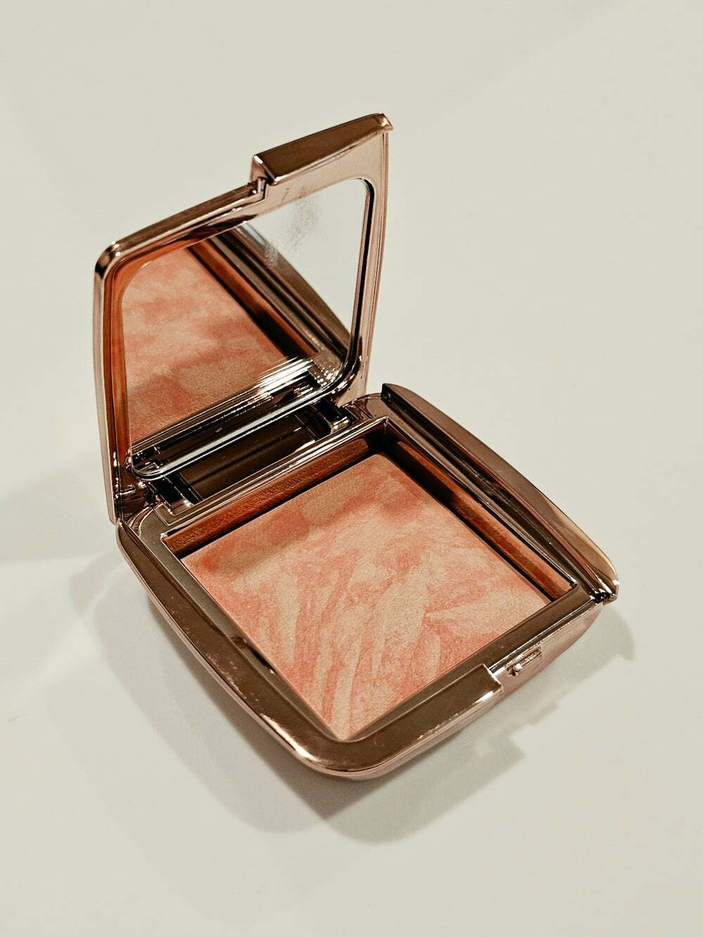 Hourglass Ambient Lighting Blush in the shade Dim Infusion